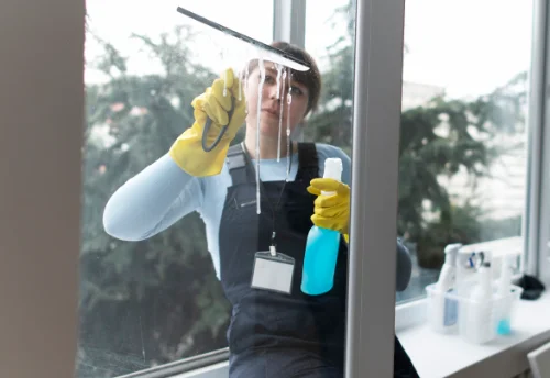 Nettoyage de vitres intérieures et extérieures à Voyennes